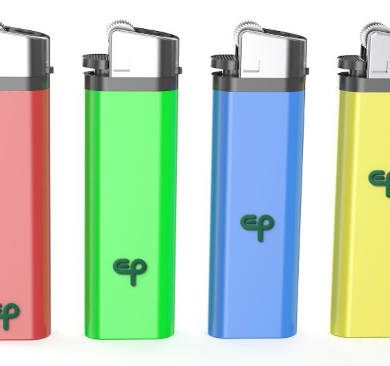 Upaljači u crvenoj, zelenoj, plavoj i žutoj boji s logom tvrtke